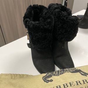 Black Burberry fluff vintage booties